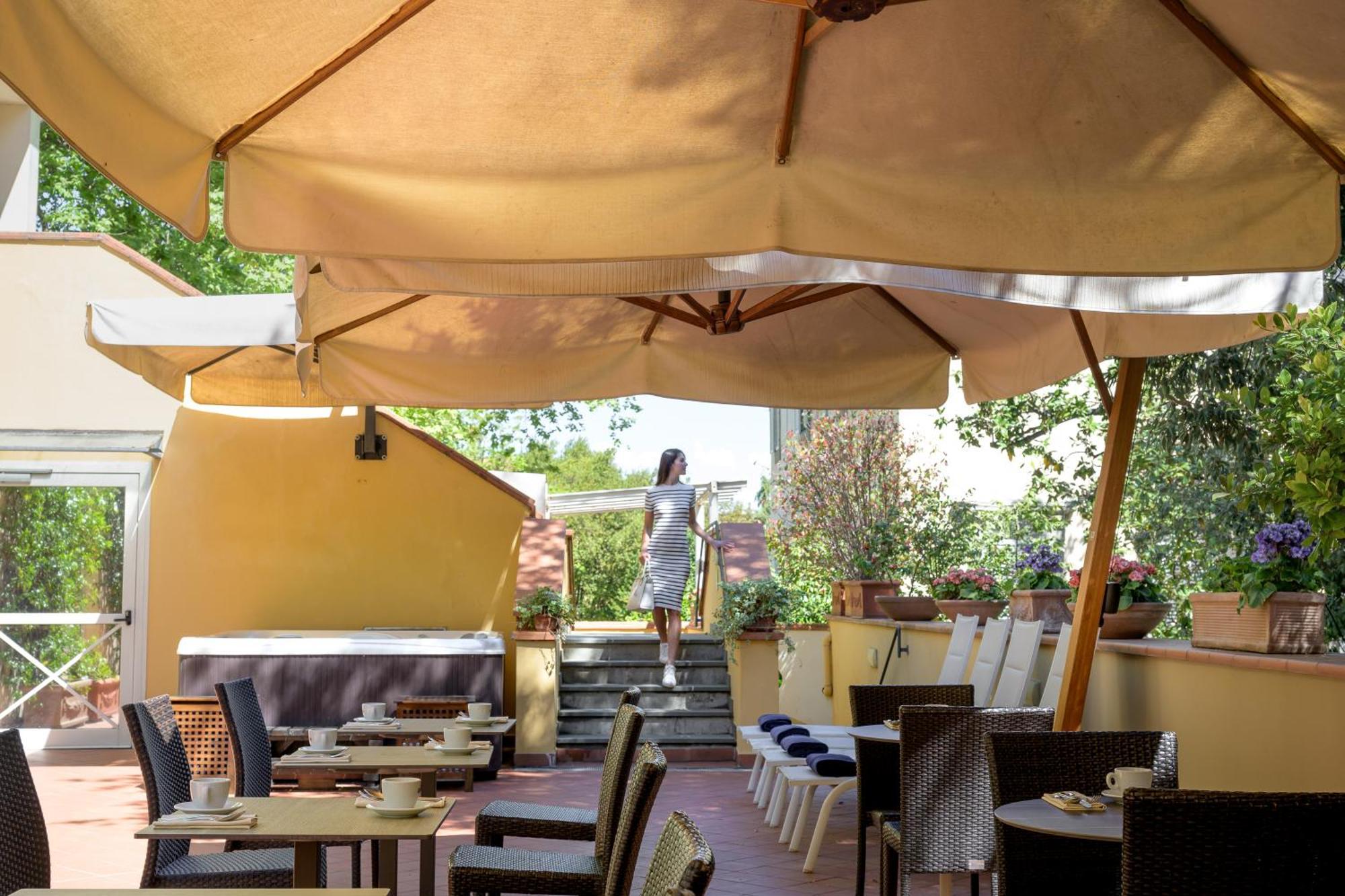 Hotel Ilaria Lucca Ngoại thất bức ảnh